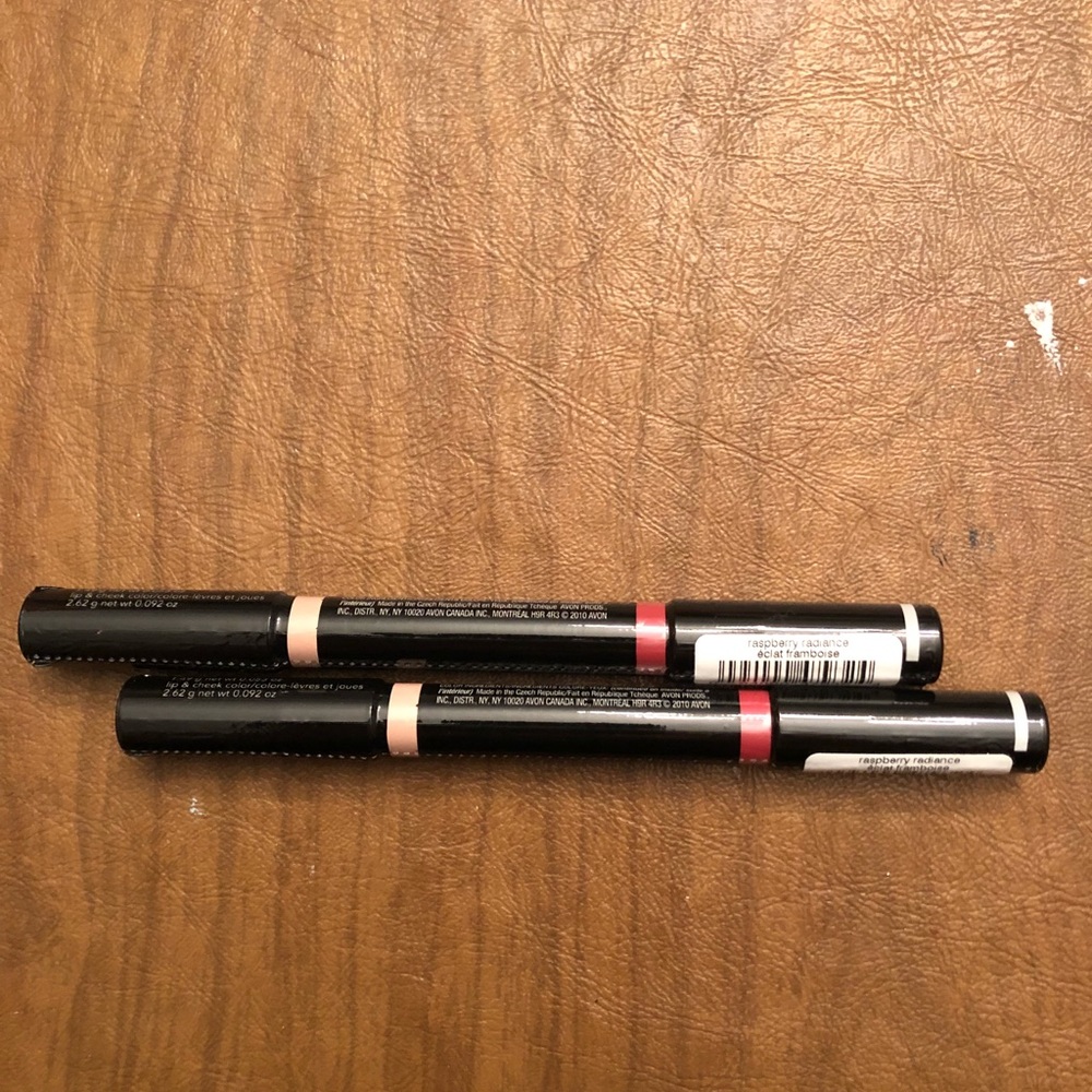 Avon a Set of 2  Jullian Dempsey Pencil